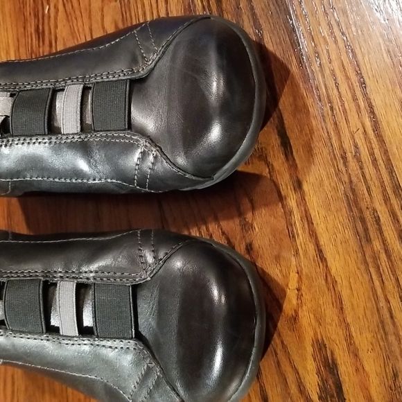 Earth Origins Leather slip-ons - Picture 5 of 10